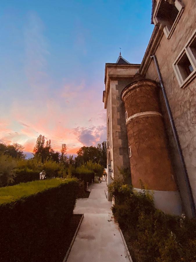 Chateau De Fontager Hotel Serves-sur-Rhone Exterior photo